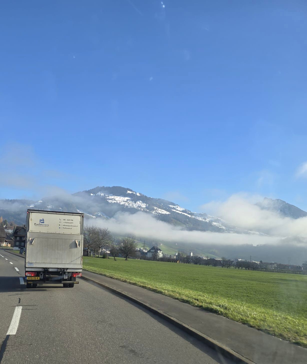 Een ProfMovers verhuiswagen onderweg naar een klant